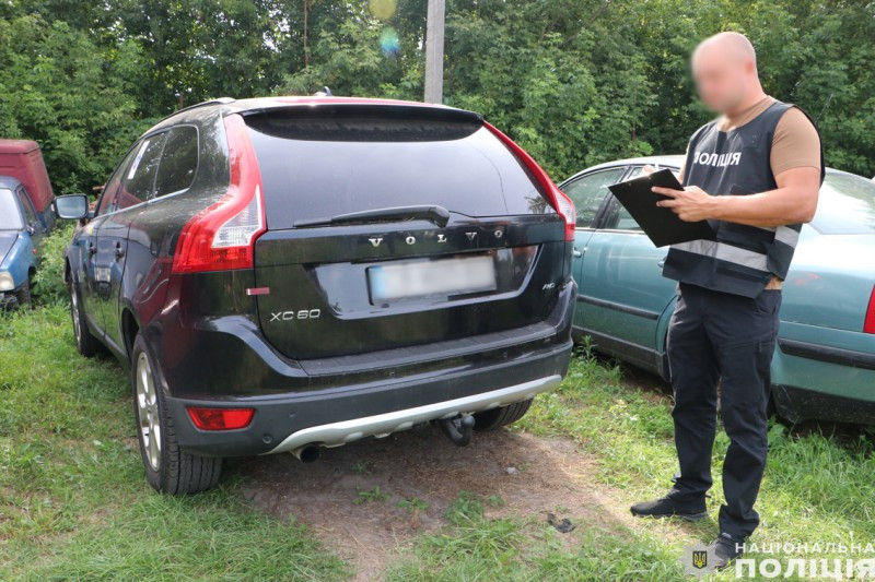 В Чернигове разоблачили благотворительный фонд на продаже автомобилей, завезенных под видом гуманитарной помощи