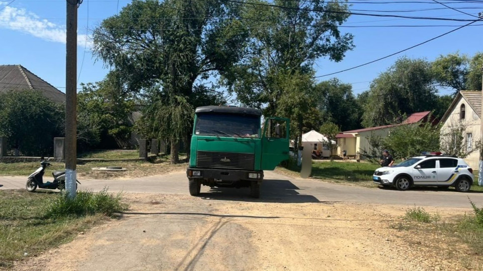 В Одесской области грузовик столкнулся с мопедом, пострадала мать с дочерьми