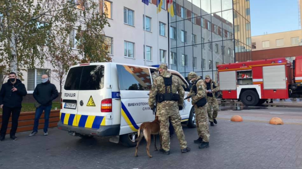 До низки судів в різних областях почали надходити повідомлення про замінування