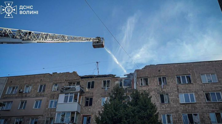 У ДСНС показали перші кадри багатоповерхівки в Луцьку після удару рф