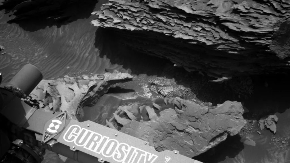 Марсоход Curiosity нашел на Марсе каменную книгу