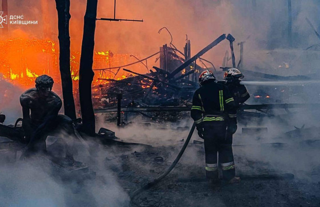 Под Киевом почти полностью сгорел легендарный ресторан «Партизан» – фото и видео