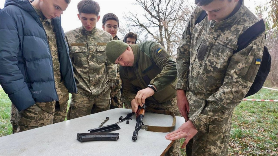 Партнеры настаивают на снижении мобилизационного возраста в Украине – член комитета по внешней политике