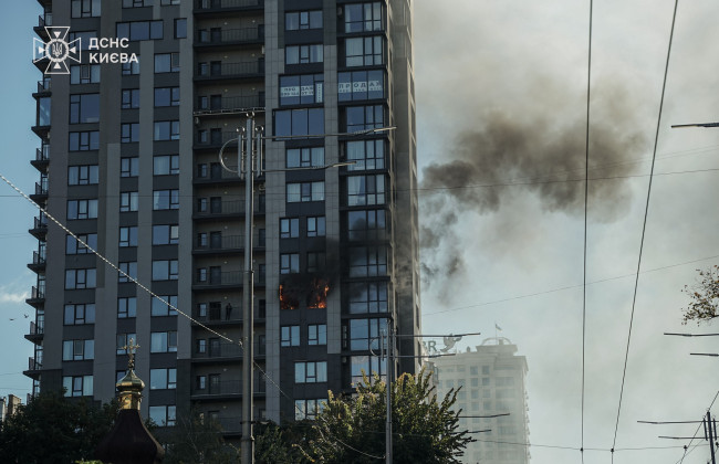 В центре Киева эвакуировали людей из многоэтажки, фото