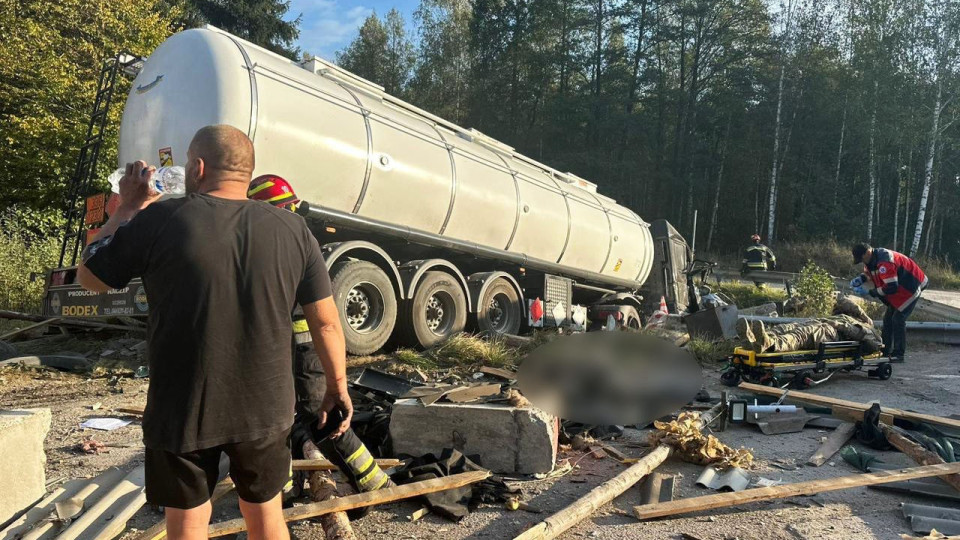 Суд оставил под стражей водителя грузовика, который уже привлекался за ДТП с жертвой, а теперь устроил новую смертельную аварию на блокпосту