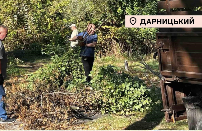 В четырех районах Киева убрали стихийные свалки, фото