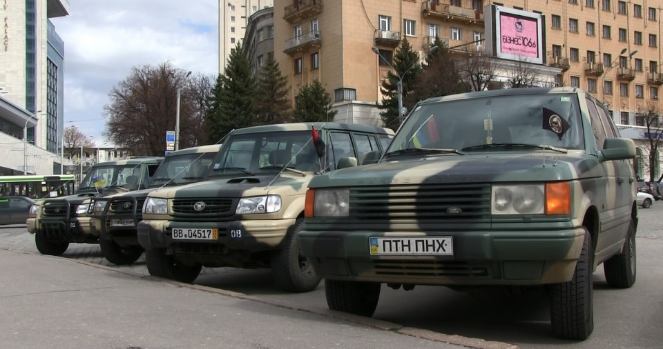 Уряд спростив реєстрацію волонтерських автомобілів для військових