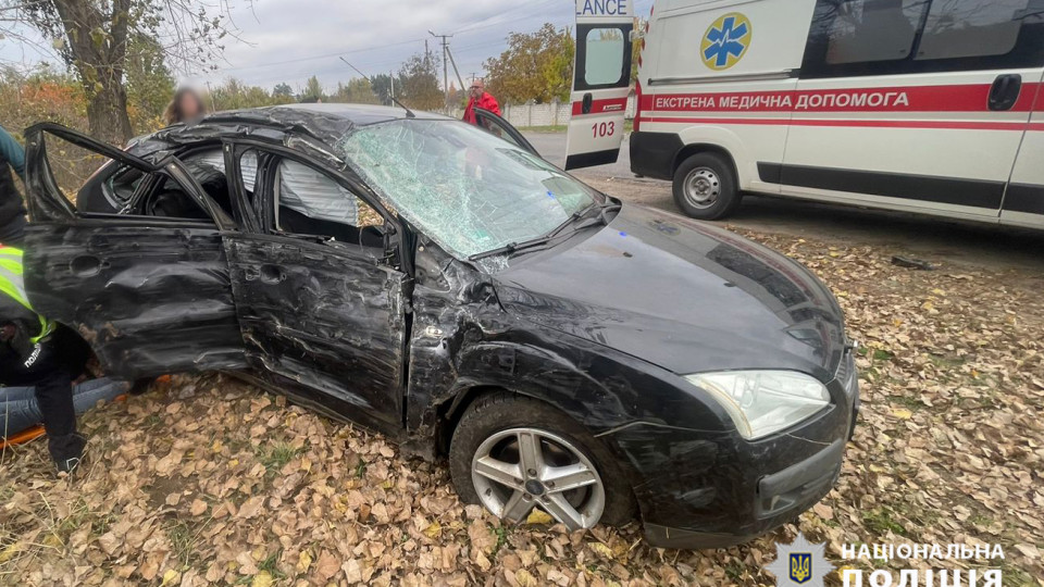 На Черкащині нетвереза водійка врізалася в дерево, травмувавши пасажирку