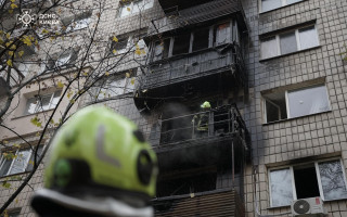 В многоэтажке Киева пожар распространился на три этажа, фото