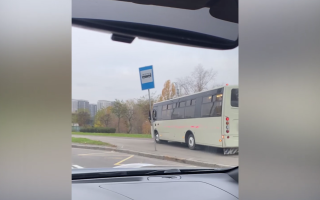 В Киеве водитель маршрутки объехал пробку по тротуару — его привлекли к ответственности