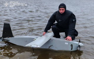 Из Киевского водохранилища достали российский беспилотник, фото