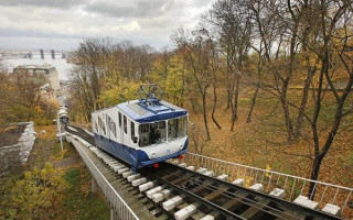 В Киеве приостановили работу фуникулера, задерживается общественный транспорт