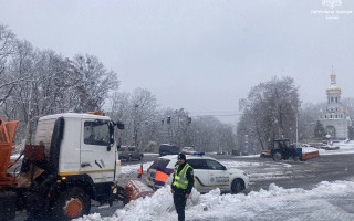 Як пересуватися містом під час ожеледиці – у КМДА дали поради водіям і пішоходам