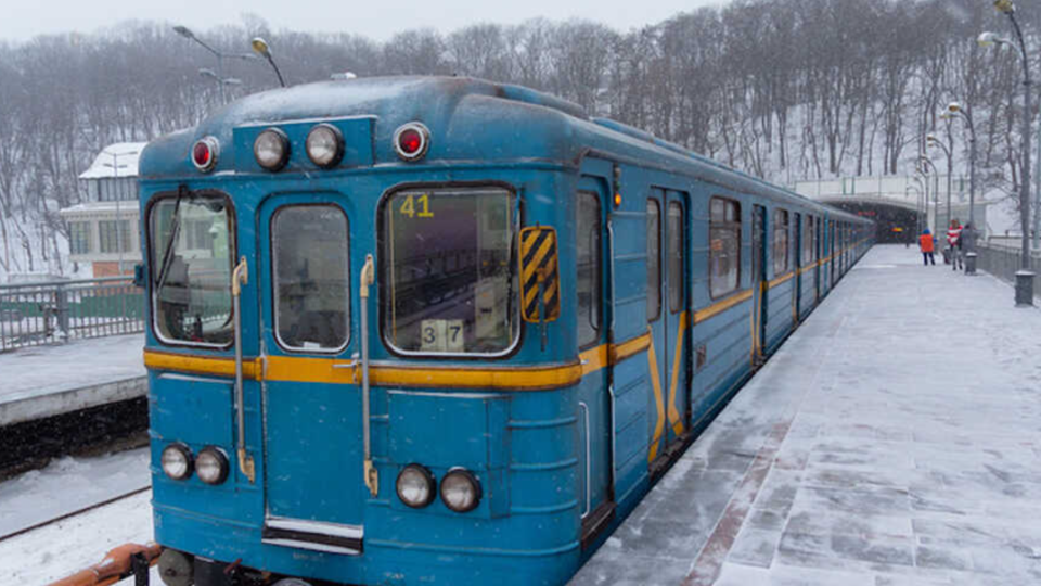 У Києві збільшать кількість поїздів метро — хочуть зменшити навантаження після повітряних тривог