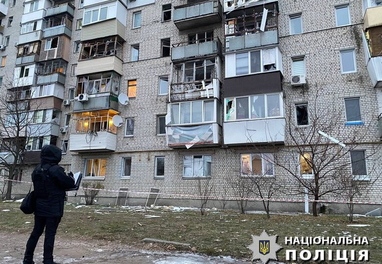 На Київщині уламками шахедів пошкоджено багатоповерхівки, фото