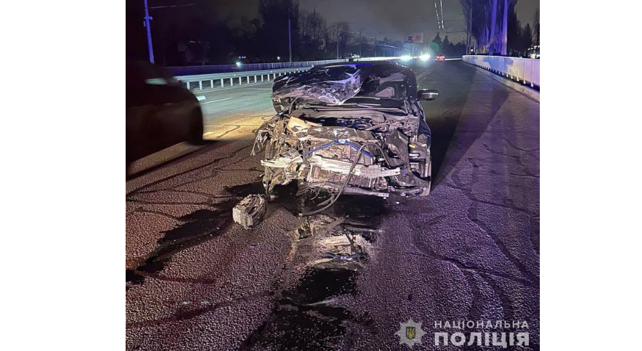 У Дніпрі водій BMW біля зупинки транспорту влаштував смертельну ДТП – загинула 10-річна дитина