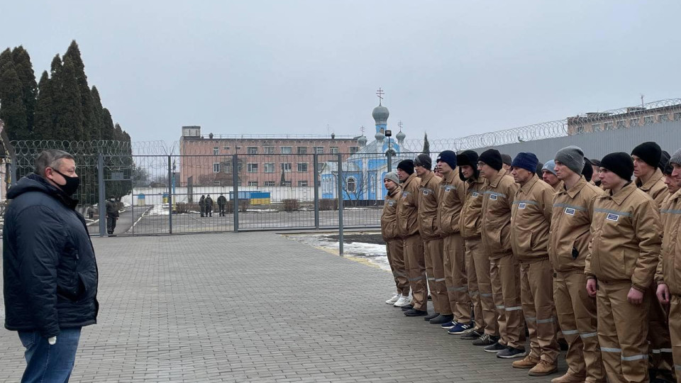 Адміністрації колоній зобов’яжуть при накладенні стягнення не пізніше 24 годин надати засудженому можливість повідомити про це захисника