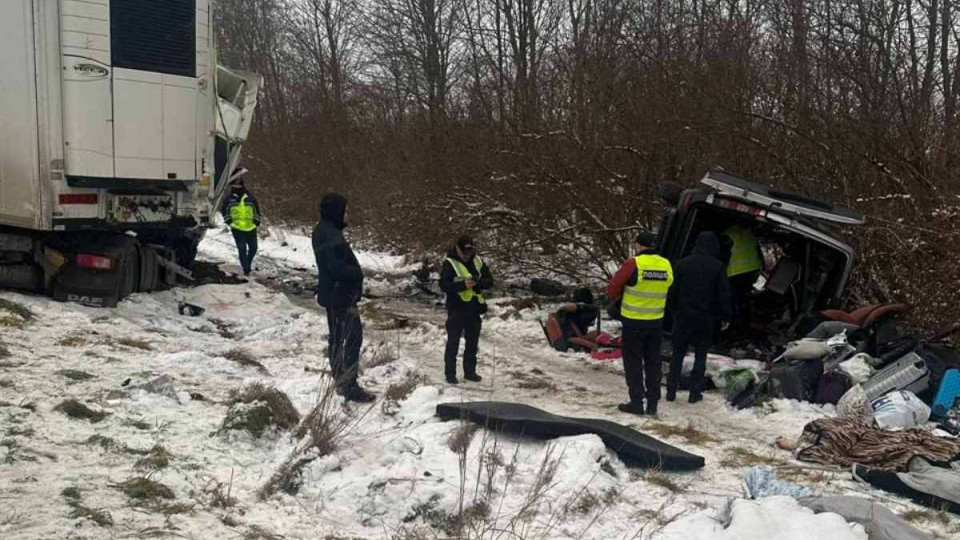 Під Львовом сталася масштабна ДТП – загинули семеро осіб, троє травмовані