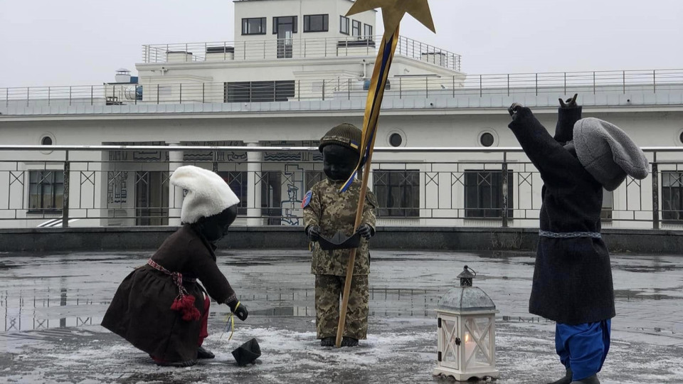 Малюки-засновники Києва на Поштовій площі отримали святковий одяг – фото