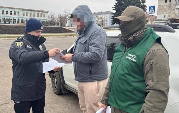 Експосадовець з Ізюма видавав старі будинки за будівлі, пошкоджені обстрілами