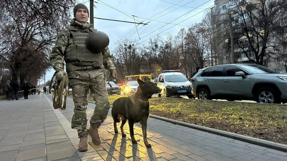 Внаслідок вибуху в Рівненському ТЦК загинула одна людина та ще шість постраждали — перші подробиці, фото