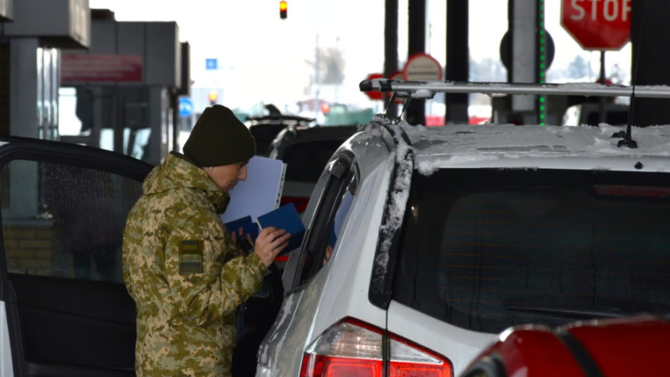 Верховный Суд согласился с тем, что отказ пограничников студенту иностранного вуза в пересечении границы противоправный – детали дела