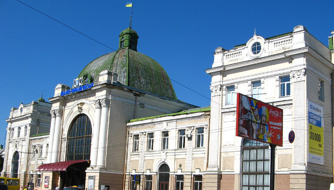 В Івано-Франківську поблизу залізничного вокзалу пролунав вибух, фото