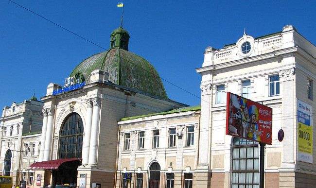 В Ивано-Франковске возле железнодорожного вокзала прогремел взрыв, фото