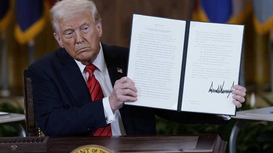 Дональд Трамп подписал указы, которые должны смягчить эффект от пошлин на автомобили