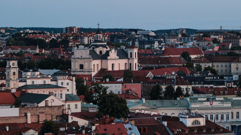 Литва хоче заборонити росіянам купувати житло біля стратегічних об’єктів