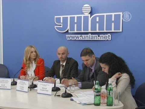 Наблюдатели о нарушениях в ходе предвыборной гонки