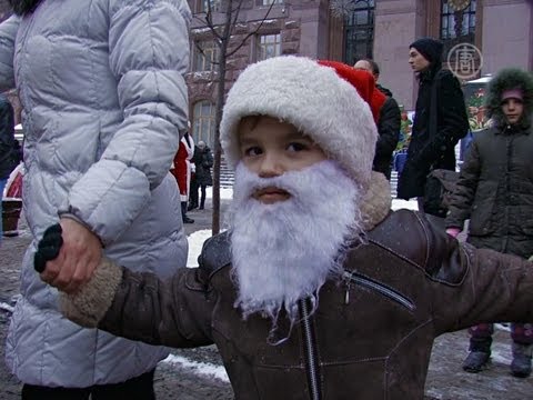 В Киеве прошел парад Дедов Морозов