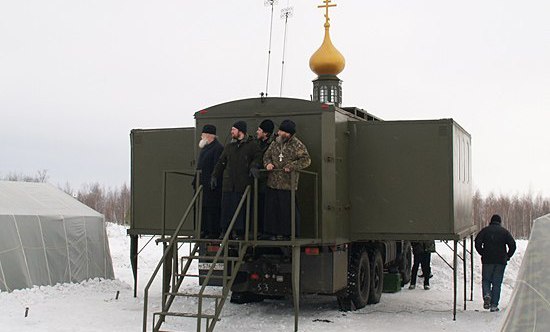 Российская армия тестирует передвижной православный храм