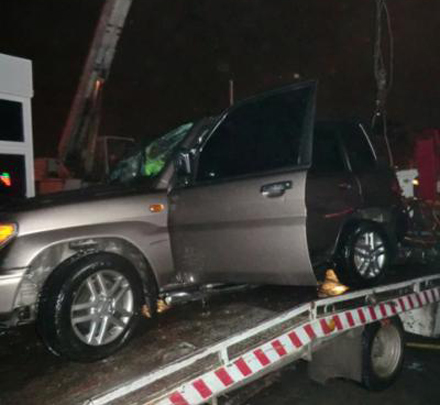 В Севастополе в море на полном ходу упал джип