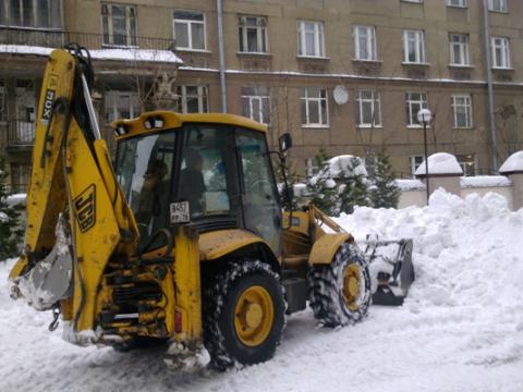 В столице снегоуборочная техника убила женщину