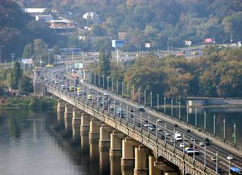 Прокуратура расследует ДТП на мосту Патона с участием милиционера