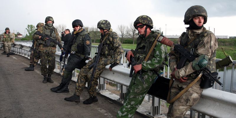 В Донецкой области смертник взорвал микроавтобус: 3 военных погибли