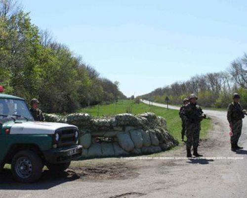 На блокпосту задержали украинцев и россиянина с автоматом, гранатами и патронами 