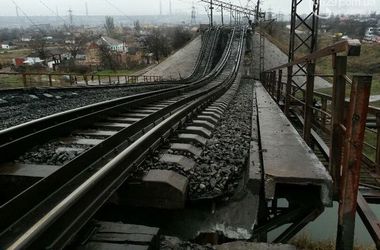 Прокуратура расследует подрыв ж/д моста в Мариупое и убийство охранника