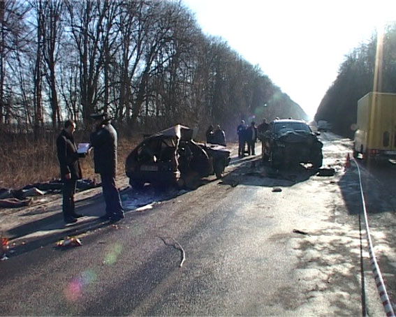 В Винницкой области ВАЗ столкнулся с внедорожником. Все пассажиры девятки погибли на месте