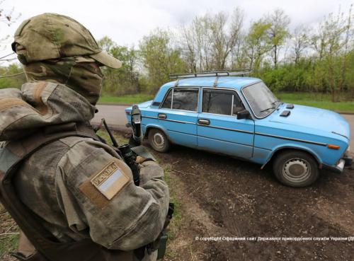 Украинец пытался доставить боевикам 5 техпаспортов и 5 пар номерных знаков