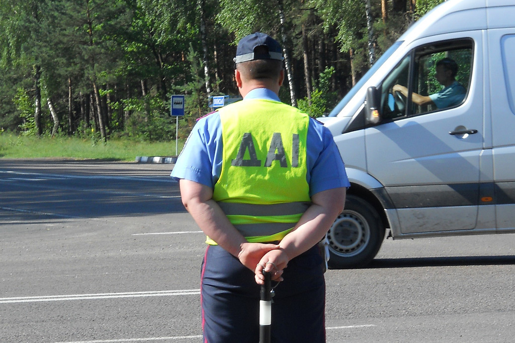 В зоне проведения АТО задержали двух ГАИшников во время получения взятки