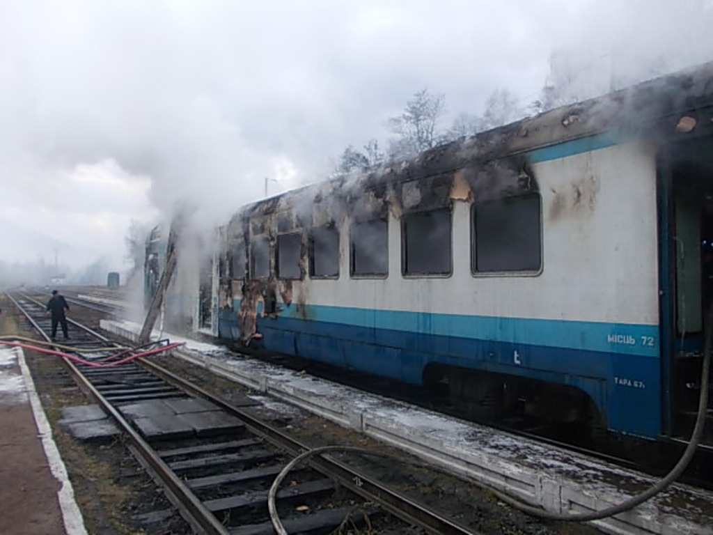 В Ивано-Франковской области пьяные пассажиры сожгли поезд