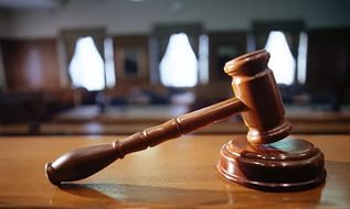 Инспектора учреждения наказаний в Донецкой области будут судить за распространение наркотиков