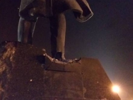 В центре Донецка взорвали памятник Ленину