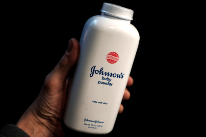 Johnson&Johnson обязали выплатить 55 миллионов заболевшей раком женщине