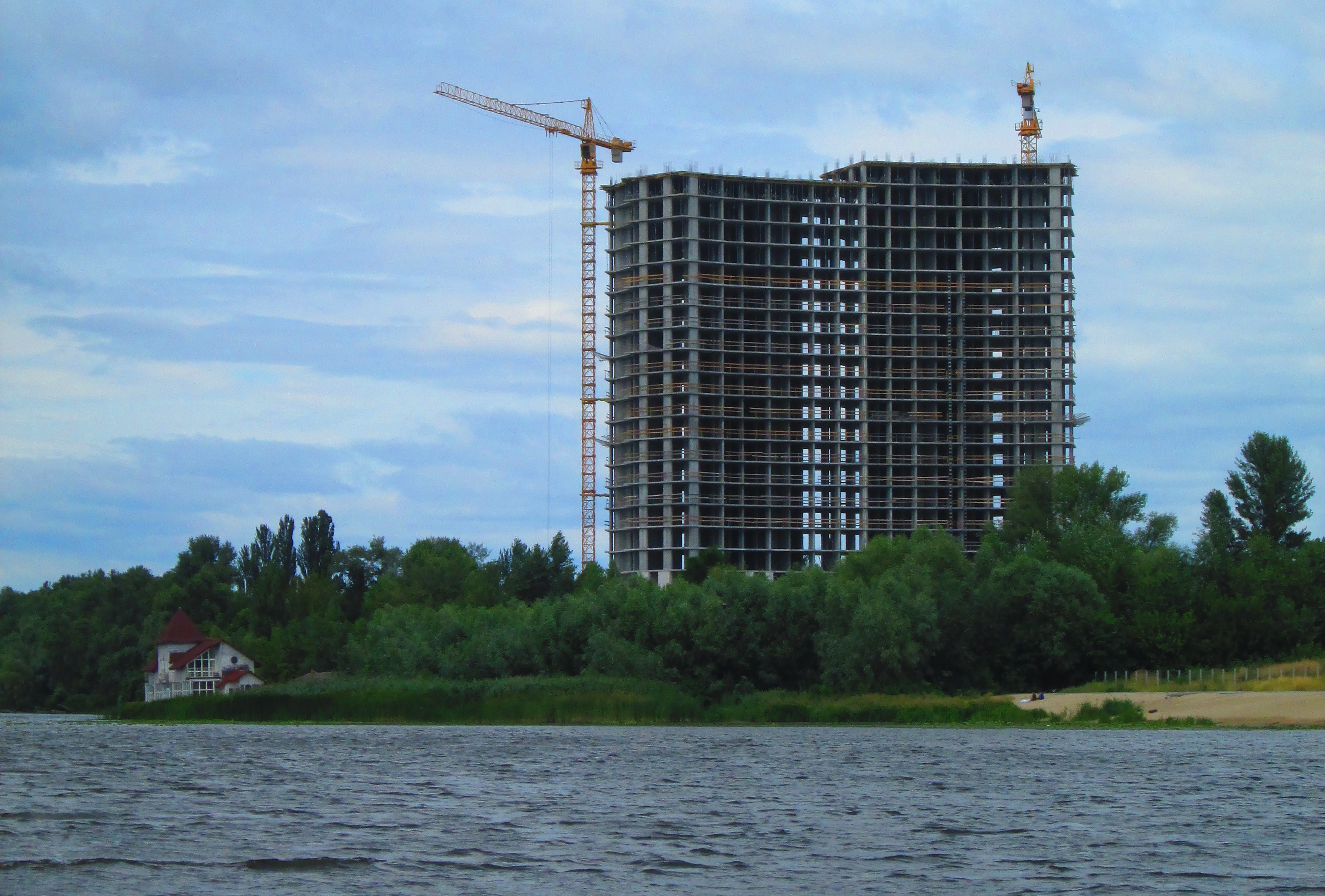 Будівництво у прибережних захисних смугах: наскільки законно?