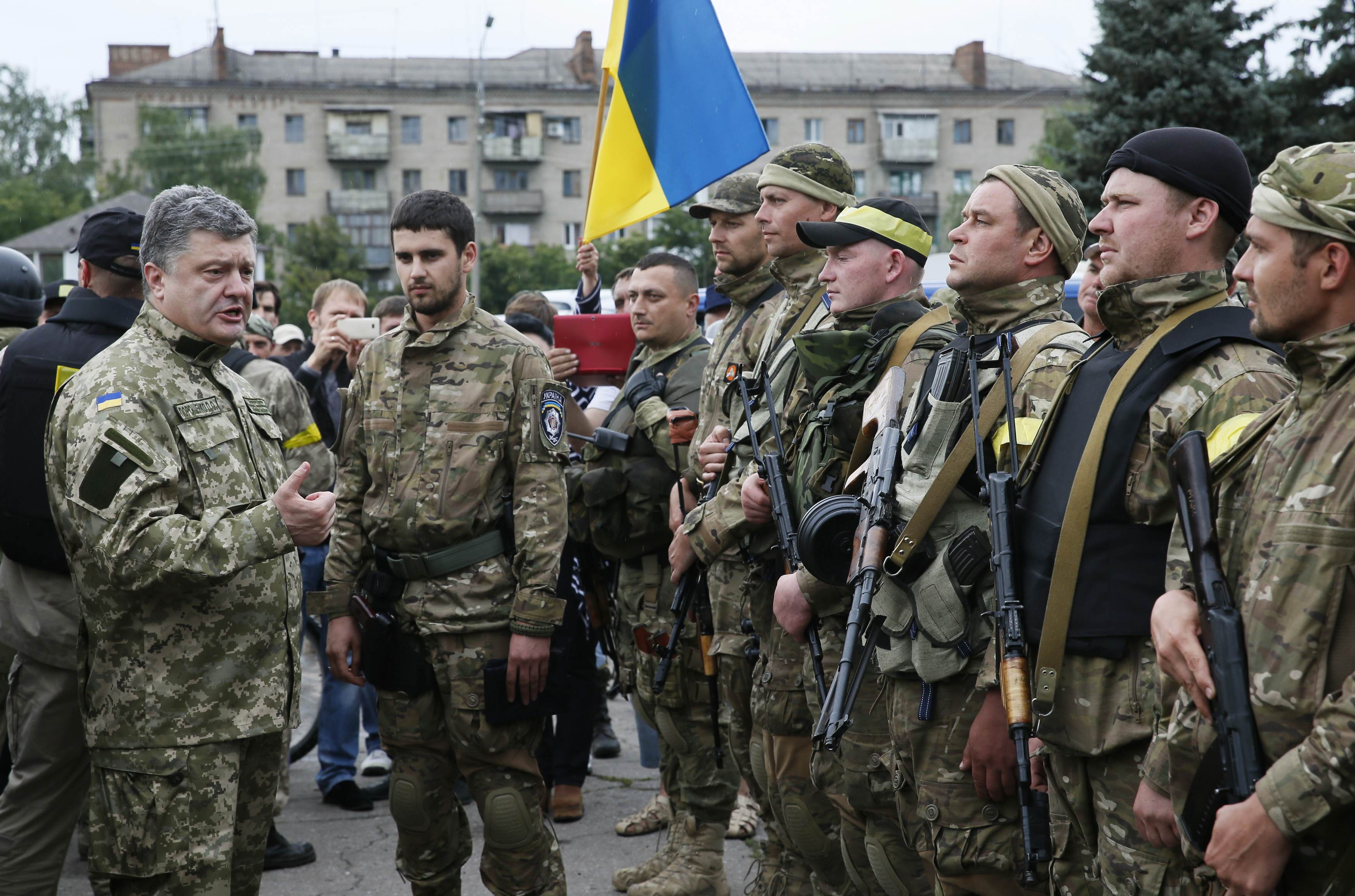 Военных с «бесконечными» контрактами намерены увольнять