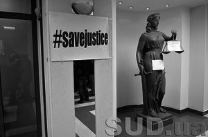 В поддержку судей-«пятилеток» прошел флэшмоб #savejustice