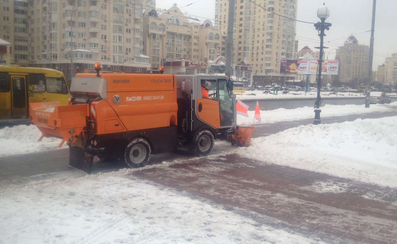 Расчисткой столичных улиц занимаются 250 единиц спецтехники